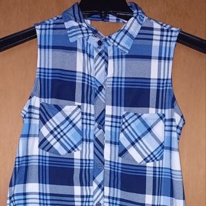No Boundaries women's button-down plaid shirt